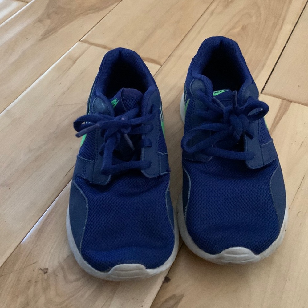 Two pair!! Boys Nike size 1!